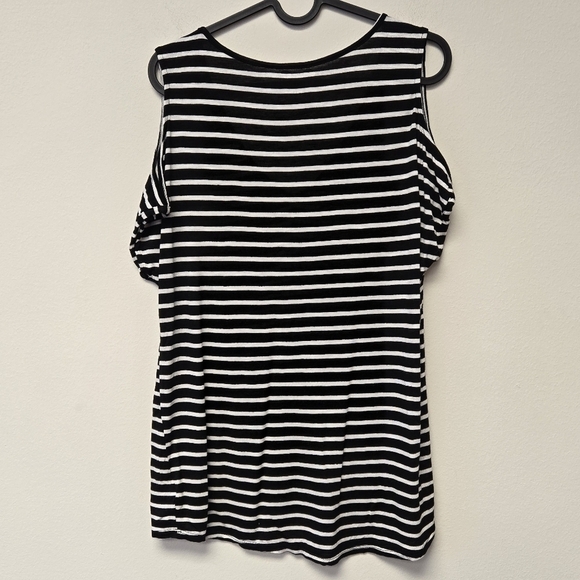 Jessica Simpson Rule Breaker Cold Shoulder Top Black Stripes M - Picture 3 of 8